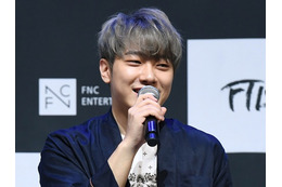 人気K-POPバンドのメンバーが公演中に失神!! ステージ上で倒れ… 画像