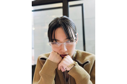 のん、シャープな眼鏡姿で洗練された雰囲気に！休日のプライベートショット公開