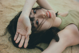 井本彩花、冬の沖縄を舞台に大人の表情見せる！“22歳のリアル”を凝縮した2nd写真集が発売決定