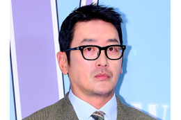 「まだ早いってば」大物俳優ハ・ジョンウ、お祝いコメントに自ら返信…熱愛認めるも結婚は否定 画像