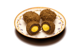 マクドナルド「クリームブリュレホットドーナツ」18日から期間限定販売！満足そうな表情を見せるあの出演CMも17日より放映