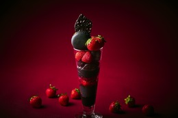 リーベルホテル大阪で「陰影」コンセプトの苺パフェ登場！3月1日から販売