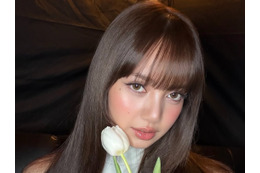 BLACKPINK・リサ、自らデザインに携わった衣装で存在感　「Kith Women Spring 2026」を公開 画像