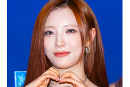 スキだらけの大胆な胸元ラインに釘付け、Billlieムン・スアの“黒の誘惑” 画像