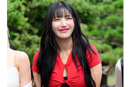 ボリューム感半端ない！チョウォン、胸元にハラハラ…キュッと絞られた衣装で際立つ“恵体” 画像