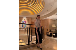 久間田琳加、深すぎるスリットに視線集中！銀座フレンチで魅せた大人の色気