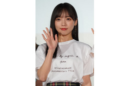 齊藤京子、肩あらわなオフショルドレス姿！曲線美に漂う女優の貫禄