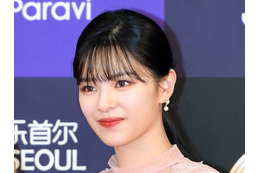 「直視できない」TWICE・ジョンヨン、“胸元パックリ”衣装で魅せた圧巻スタイルに釘付け！ 画像