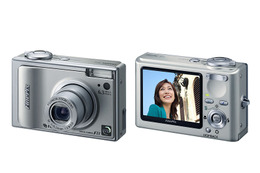 富士写、ISO1,600の超高感度デジカメ「FinePix F11」の発売日決定 画像