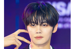 ZB1キム・ギュビン、少年と大人の境界を絶妙に表現！ファッション誌単独表紙を飾る 画像