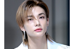 「心臓が持たない」Stray Kids・ヒョンジン、肉体美チラ見せ！色気溢れる眼差しでファンを虜に 画像