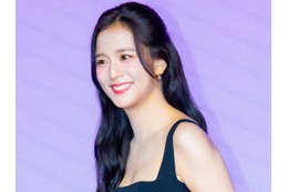 見えてもいいの…？BLACKPINK・ジス、素肌が透ける“大胆シースルー”に視線クギ付け 画像