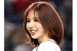 Red Velvetウェンディ、デビュー日から12年推し続けてくれた古参ファンの結婚式にサプライズ登場 画像