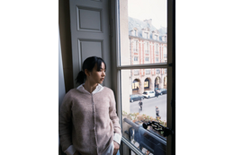 のん、パリでの思い出ショット公開！“大人カジュアル”な装いにファン絶賛