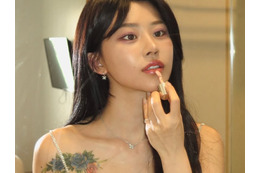 “避妊拒否”され18歳で妊娠…ビキニで妊娠線を隠さず披露した巫女ノ・スルビの人生、占いバトルで有名に 画像