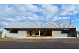 天井高5メートルの巨大空間！人気プロダクトデザイナーが建てた“余白”のある家『住人十色』