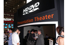 【CEATEC 2005】HD DVDグループ、各社のHD DVDプレーヤーや対応メディアなどを展示 画像