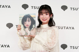井本彩花、“生死をさまよう”思いで挑んだ一枚も！冬の沖縄が舞台の2nd写真集は大大大満足の仕上がり