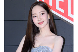 これはキケン…女優パク・ミニョン、華奢な背中露わにして色気放出！普段見せない妖艶な表情 画像