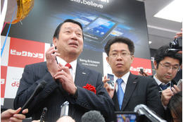 「XperiaはiPhoneに十分対抗できる機種だ！」――NTTドコモ 山田社長 画像