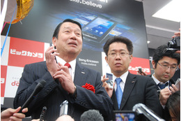 「XperiaはiPhoneに十分対抗できる機種だ!」――NTTドコモ 山田社長 画像