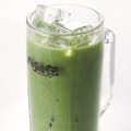 「抹茶ハイ（辻利一本店の抹茶使用）」550円（税込）