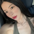 ハイレグ×パンツで“恥骨ファッション”披露、韓国女性歌手が「カリフォルニアガール」に変身