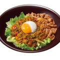 牛あいがけスパイシーキーマカレー丼