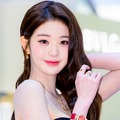 短すぎて見えちゃいそう…IVE・ウォニョン、密着ミニワンピで浮き出る“Sライン”に釘付け「キケン！」 画像