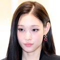 “財閥3世”のK-POPアイドル、米名門コロンビア大卒業へ…清楚なガウン姿の近況公開 画像