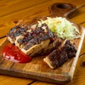ドラム缶で炭火焼き ジャークチキン