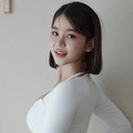 まさにドデカメロン、圧巻のデカさ…“韓国で最もグラマラス”な女性芸人のスイムウェア姿 画像