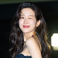 “ほぼ全部見えている”衣装や強烈スリットも話題だが…ムン・ガヨン、何気ない瞬間の圧巻女神ビジュ 画像