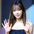 アンダーウェアだけ…aespa・ジゼル、地面に寝そべり“キケン”なポーズ「気絶」「わーお」