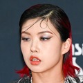 「これダンス？性行為じゃん」発言で炎上のAIKI、大胆な腹筋披露＆バイク姿でクールな魅力発揮