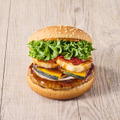 生七味香る 蓮根と南瓜の黒酢あんバーガー　720円
