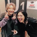 「スタッフ全員のおやつまで…天使」星野源、韓国ラッパーの公演に登場！染めた髪も初披露 画像