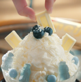 FRUITS ZIPPER、「明治おかし大使」3年目突入!初のメニュー監修でチョコかき氷コラボ始動