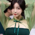 「スケスケじゃん…」キワどいリゾートコーデに大反響！韓国人気チア アン・ジヒョンの近況に注目 画像