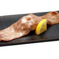 直火焼き牛たん握り 390円(税込429円)