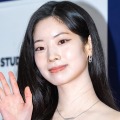 華奢な鎖骨もうっすら…TWICE・ダヒョン、紐なしドレスから覗く“美デコルテ”にうっとり「別格です」 画像
