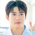 水着の女性は誰…？NCT・ジェヒョン、SNS投稿で浮上した“熱愛疑惑”を自ら釈明