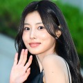 上も下もピッタピタ!韓国アイドル出身女優、“超密着”ウェアから浮き出る曲線美「目のやり場に…」