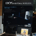同社初の無線LAN内蔵デジカメ「IXY DIGITAL WIRELESS」の展示コーナー