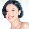 紐がちぎれそう…過激ダンスが「公然わいせつ」と告発されたファサ、“ボリューム”際立つキャミ姿