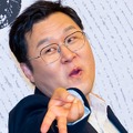 ラジオ生放送&サイン会中も!大のおしゃべり好きの韓国俳優、13時間沈黙の約束守れるか