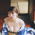 ちとせよしの、銭湯ロケ＆浴衣姿で和風グラビア！魅惑の曲線美を披露 画像