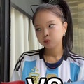 「韓国の恥」メッシのユニフォームを雑巾にした女性ユーチューバー、世界中のサッカーファンの“共通の敵”に 画像
