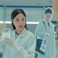 広瀬すず、オズワルド伊藤のNGシーンに笑顔でツッコミ!?新CMが公開 画像