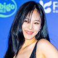 ぴったぴたの白衣装で“びしょ濡れフェス”に登場！避妊具ばらまきも話題のBIBI、妖艶な美しさ 画像